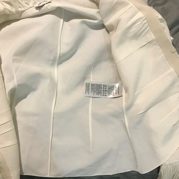 Alexander McQueen Elegant White Ruffled Blouse - Picture 6 of 10